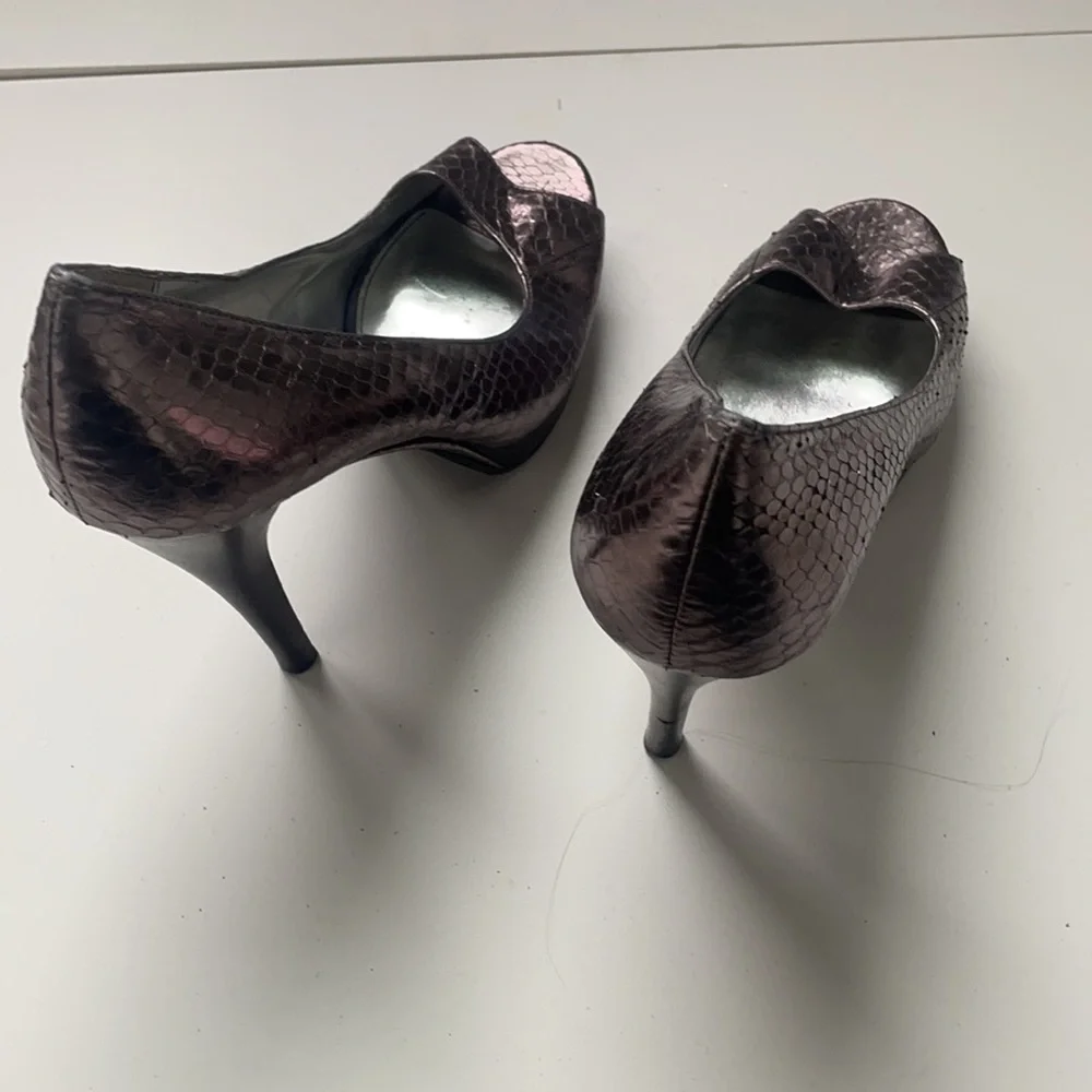 Calvin Klein Dahlia Metallic Peep Toe Heeled Platforms‎ Size 7M